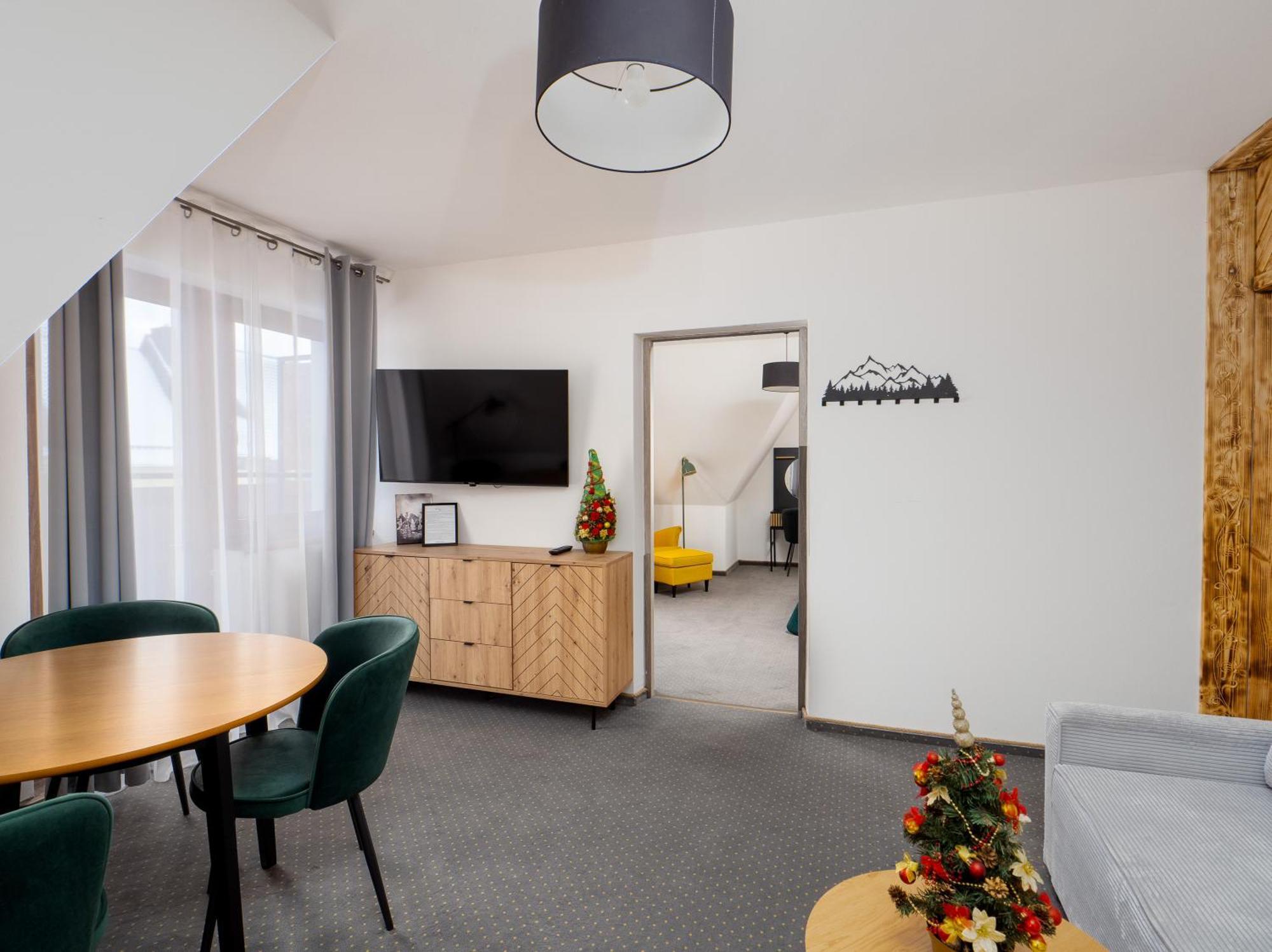 Villa 84 & Apartments Jacuzzi & Sauna ザコパネ エクステリア 写真