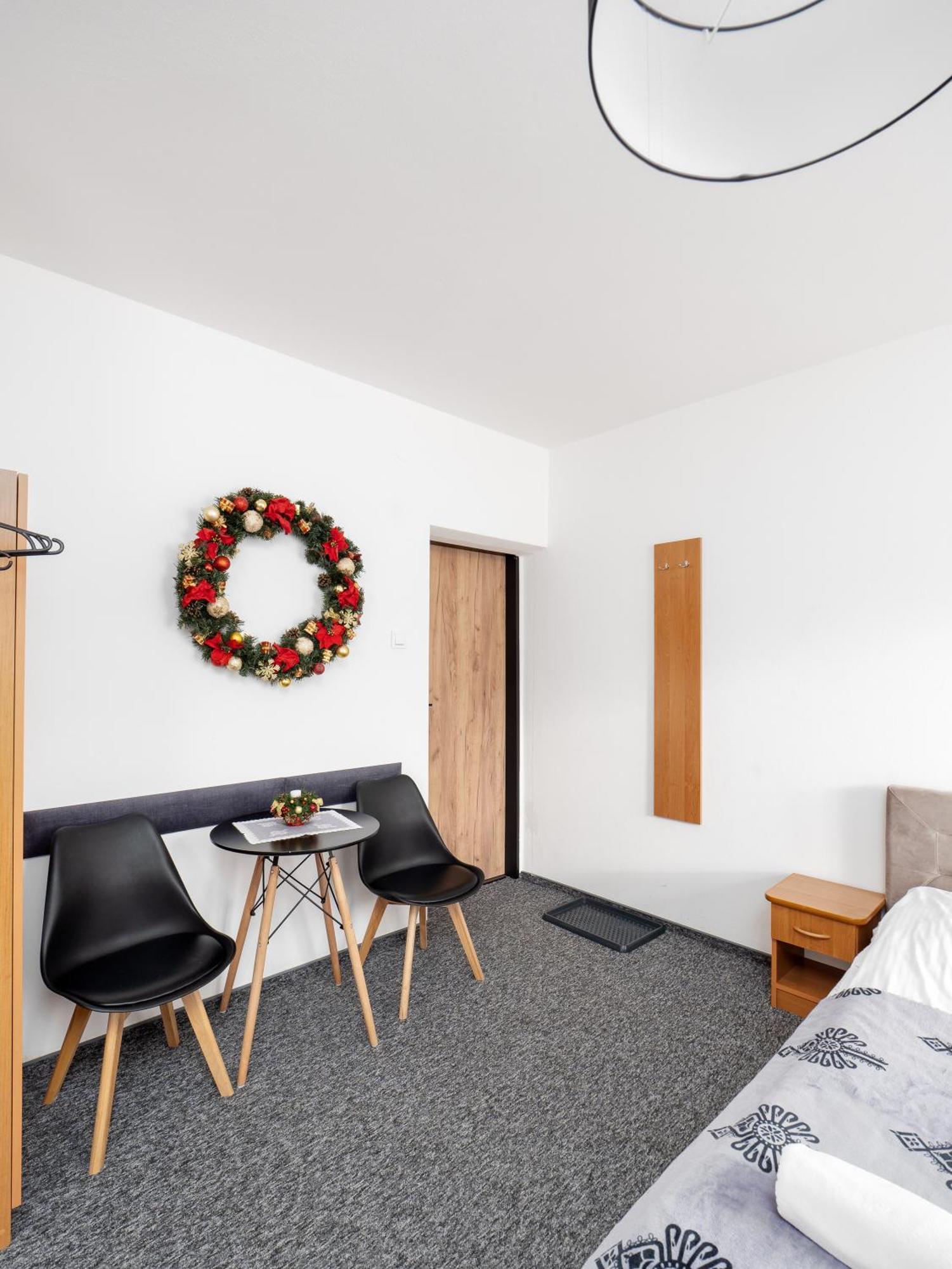 Villa 84 & Apartments Jacuzzi & Sauna ザコパネ エクステリア 写真